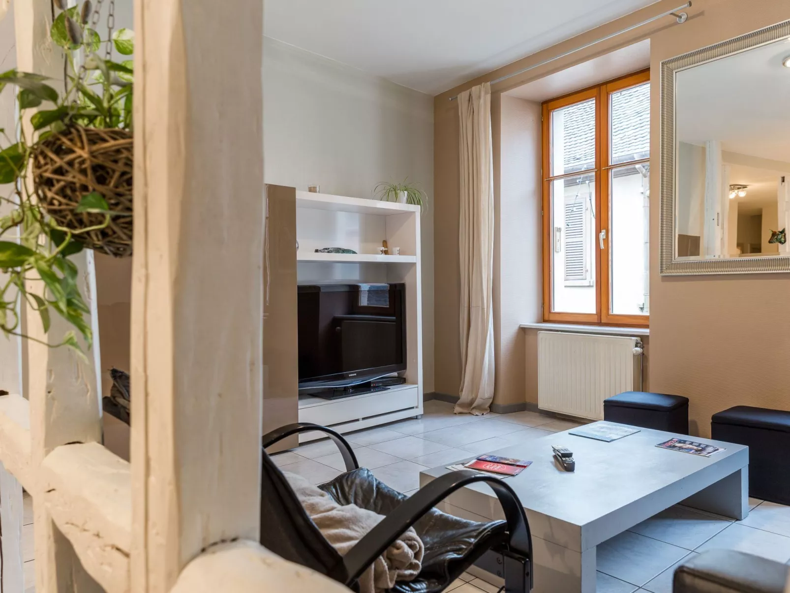 Mit zwei Garagenstellplätzen-Image-tags.info