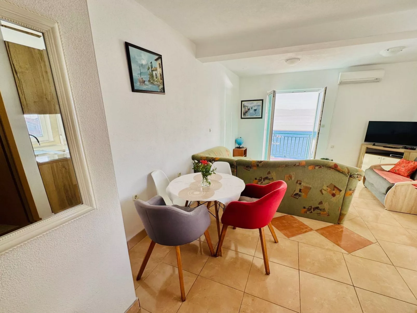 Angenehme Wohnung in Komarna mit privatem Parkplatz-Binnen