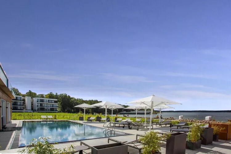 Apartments im MAREMÜRITZ Yachthafen Resort & Spa / Mare Grand Maisonette Suite 3 Erwachsene und 1 Kind 3-15 Jahre-Zwembad