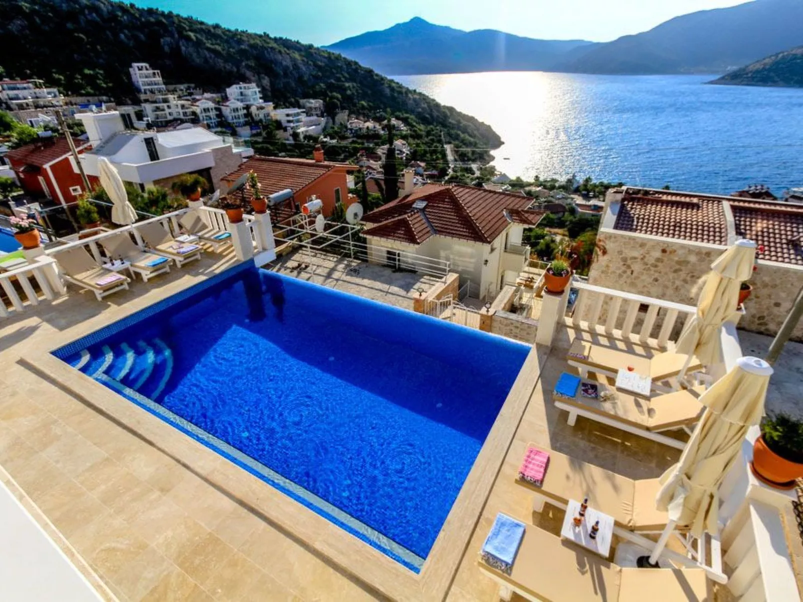 Luxuriöse Natursteinvilla "Ketchy"-Image-tags.info