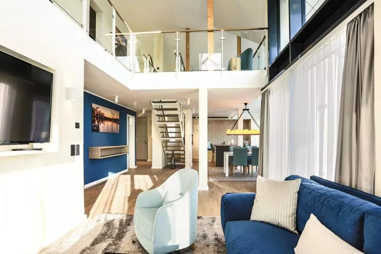 Apartments im MAREMÜRITZ Yachthafen Resort & Spa / Mare Grand Maisonette Suite 3 Erwachsene und 1 Kind 3-15 Jahre-Woonkamer