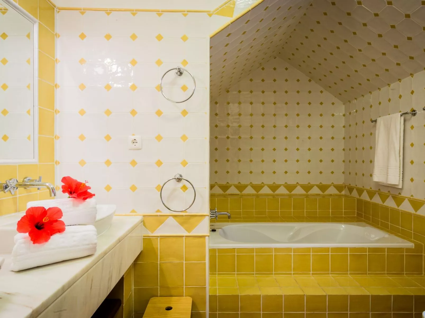 Ferienvilla "Mouraria" mit Blick auf das Wasser-Binnen