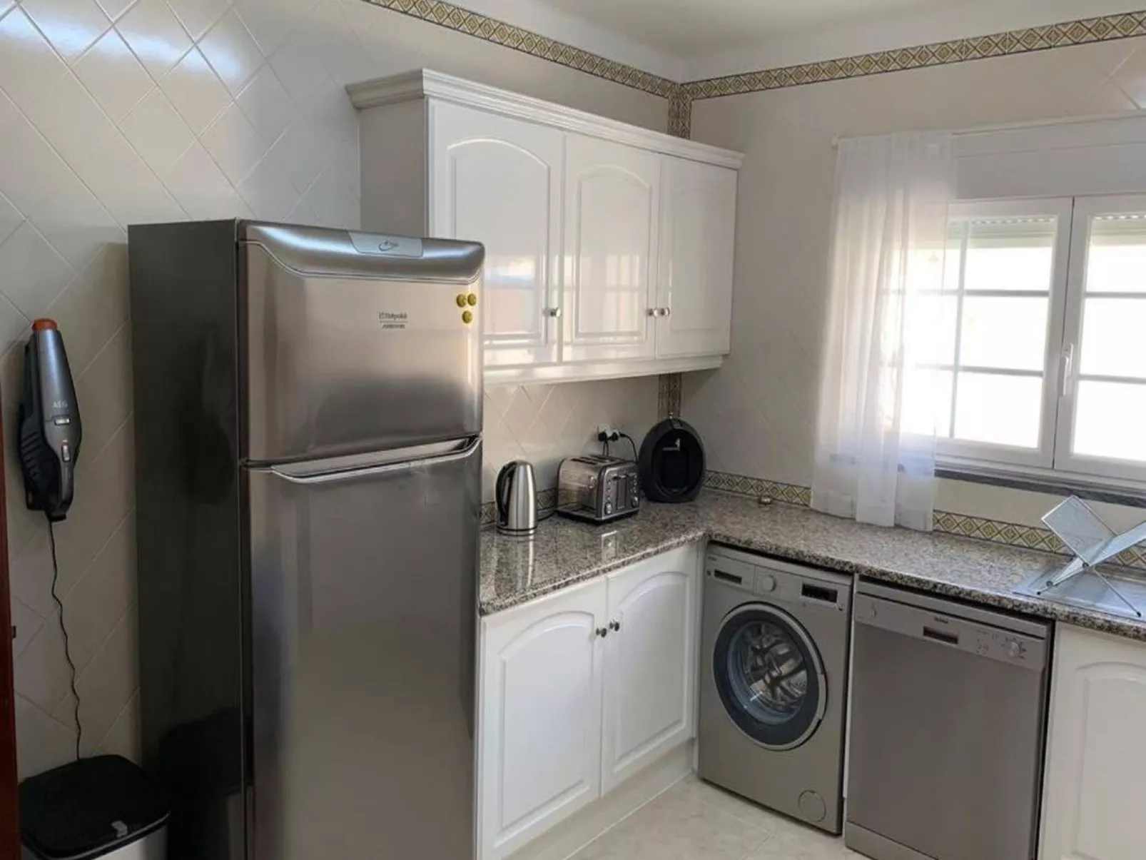 Atmen Sie die Meeresbrise in Praia Del Rey ein-Image-tags.info