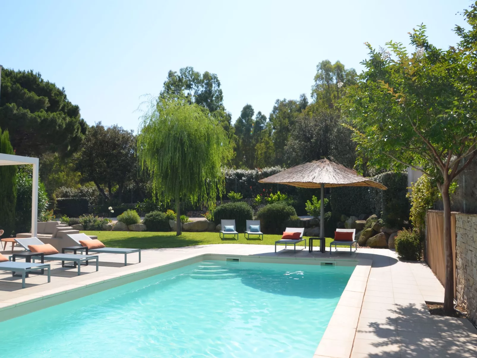 Villa mit 6 Schlafzimmern, privatem Pool Garten und Parkplatz-Buiten