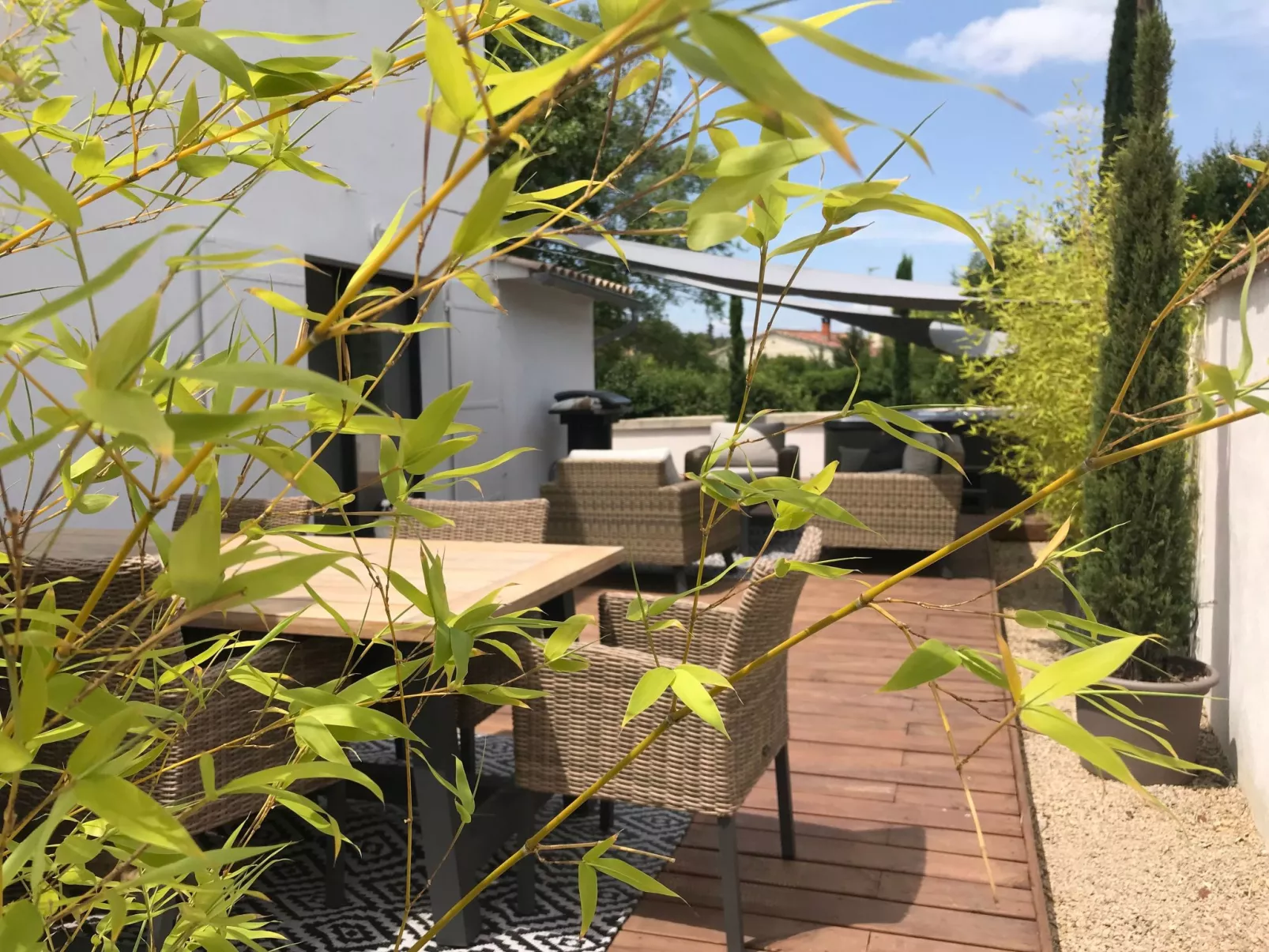 Villa mit Garten, Grill und Terrasse-Buiten