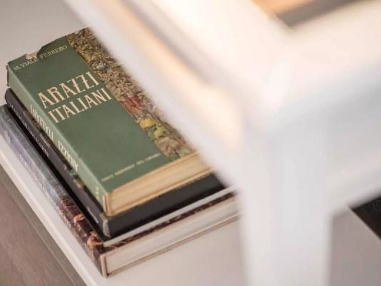 Elegante Penthouse-Wohnung mit Seeblick-Buiten