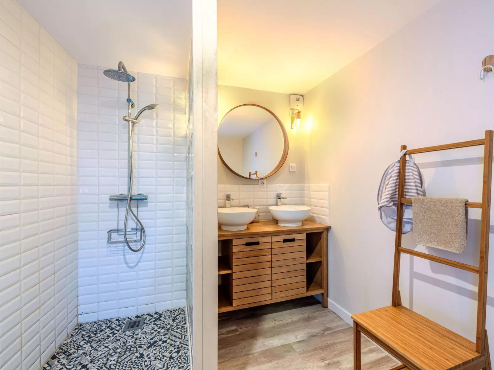 Landgut "Villa Léànie" mit Innenpool-Image-tags.info