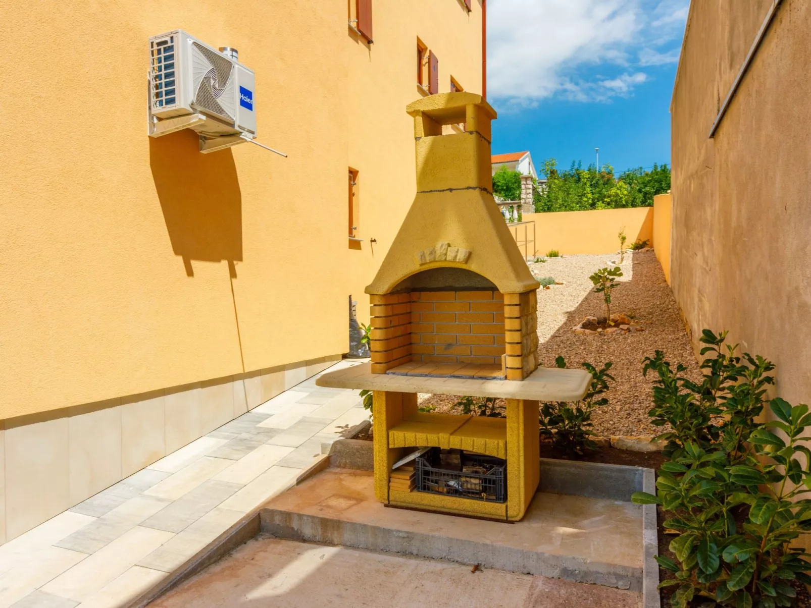 FeWo mit privatem Balkon und Gemeinschaftspool-Buiten