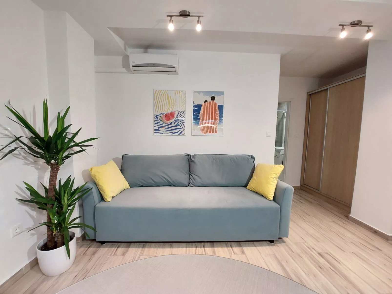 Sonniger Rückzugsort mit Privatparkplatz