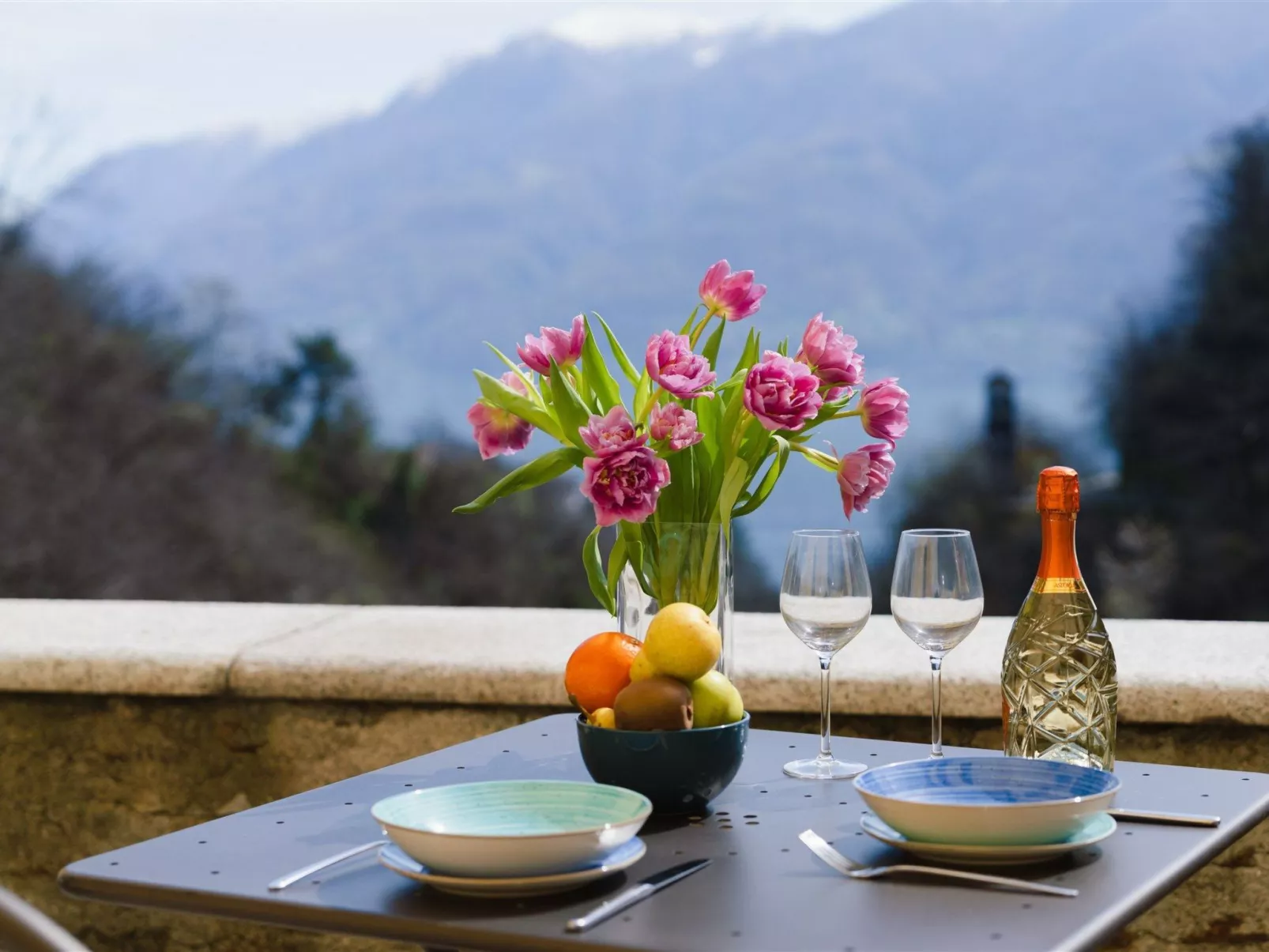 "Palazzo Branca" mit Blick auf den See.-Image-tags.info