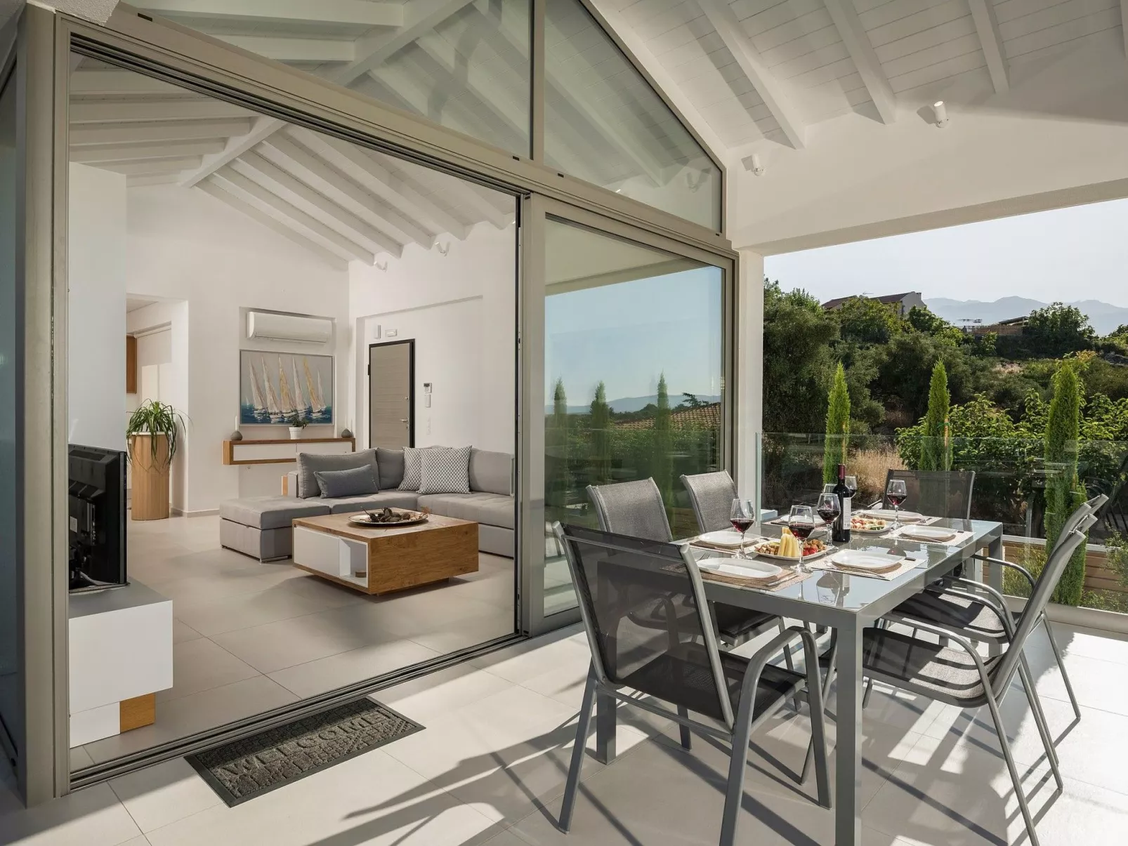 Villa White Harmony 6km vom Strand entfernt mit Pool-Binnen