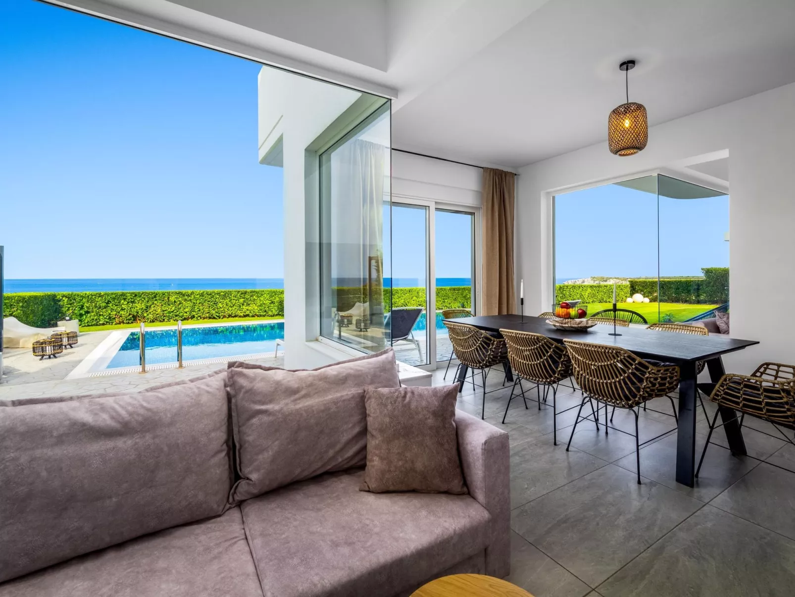 Moderne Villa mit Hügel- und Meerblick-Binnen