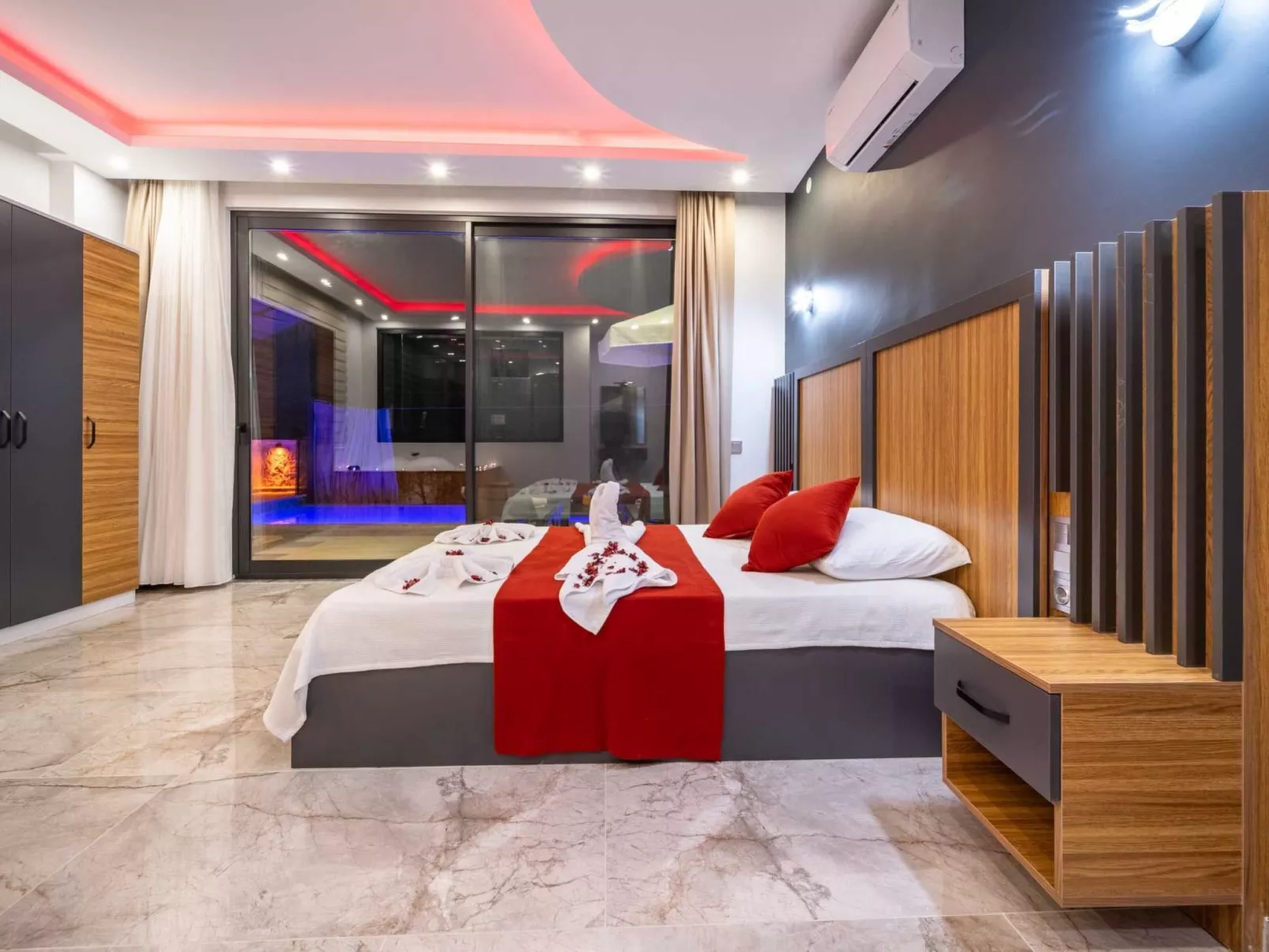 Luxuriöse Villa "Sard 3" mit Jacuzzi-Binnen