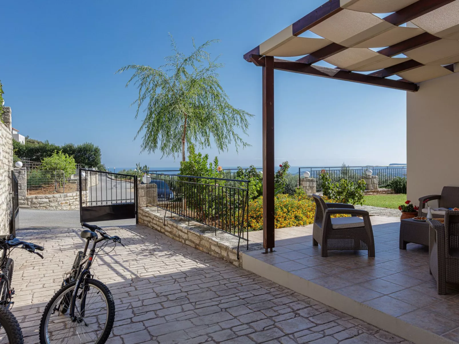 Familienvilla mit Pool und Tischtennisplatte-Buiten