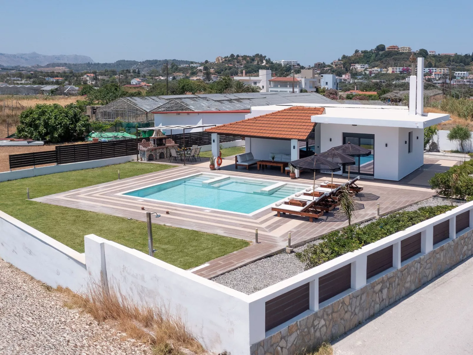 Elysianische Villa in der Nähe des Dorfes Afantou-Binnen