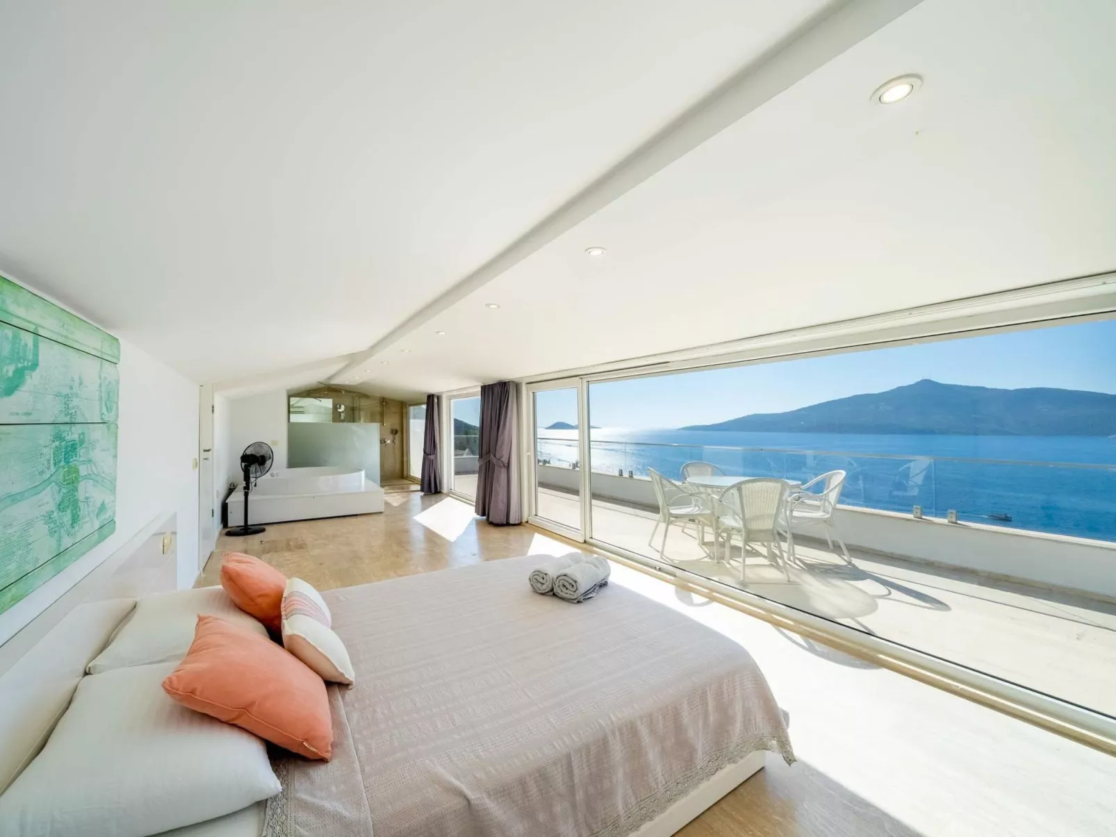 Große Villa direkt am Meer mit Infinitypool-Image-tags.info