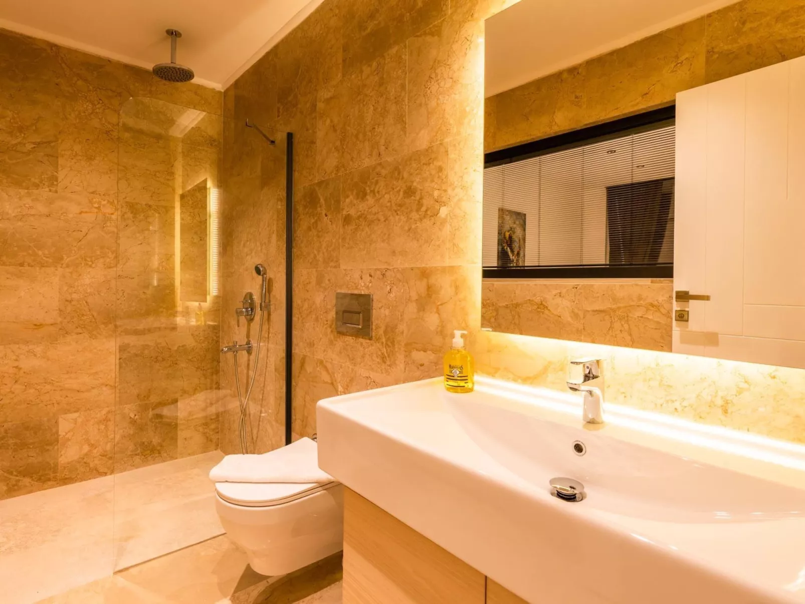 Azda-Image-tags.info