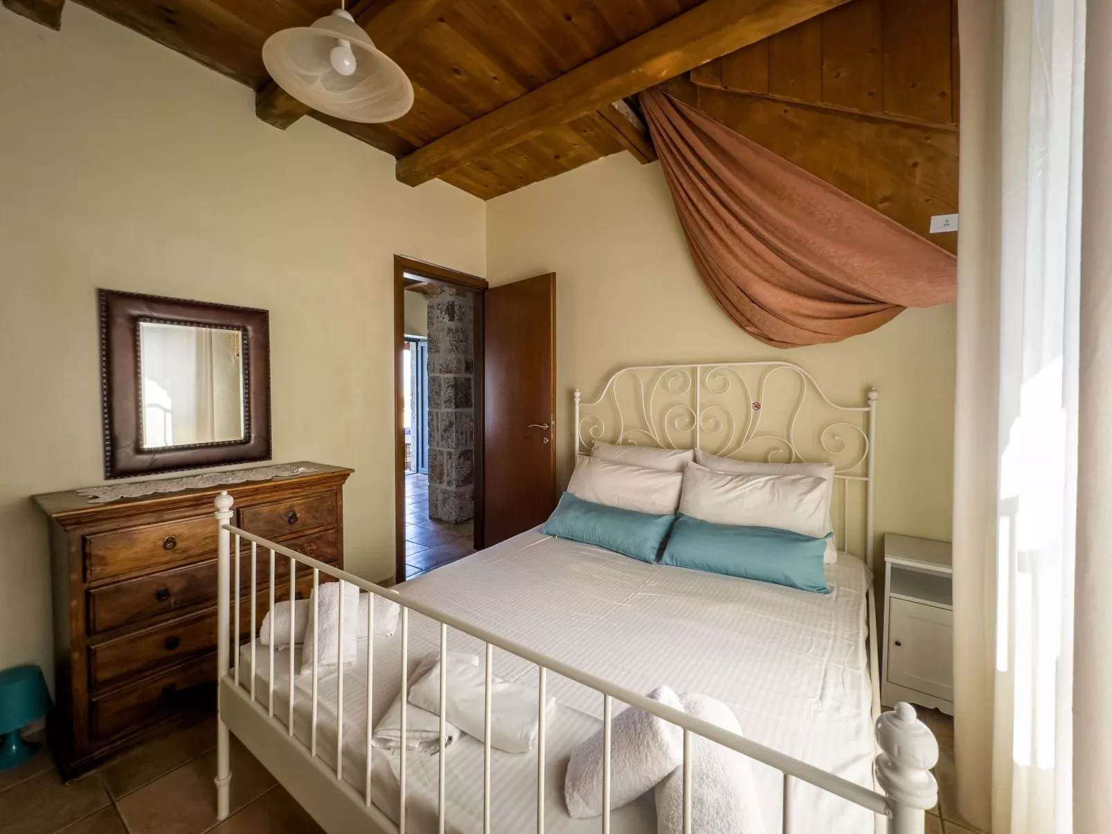 Niriides Villas_ Thetis_ 3-Schlafzimmer privater Pool-Binnen
