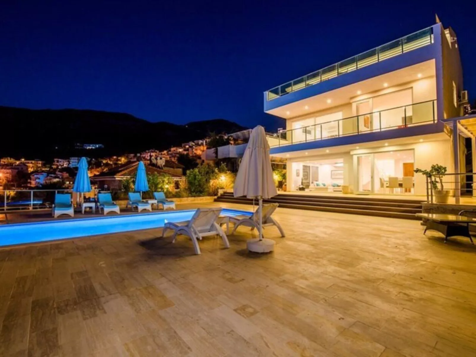 6 Personen nähe Strand-Image-tags.info