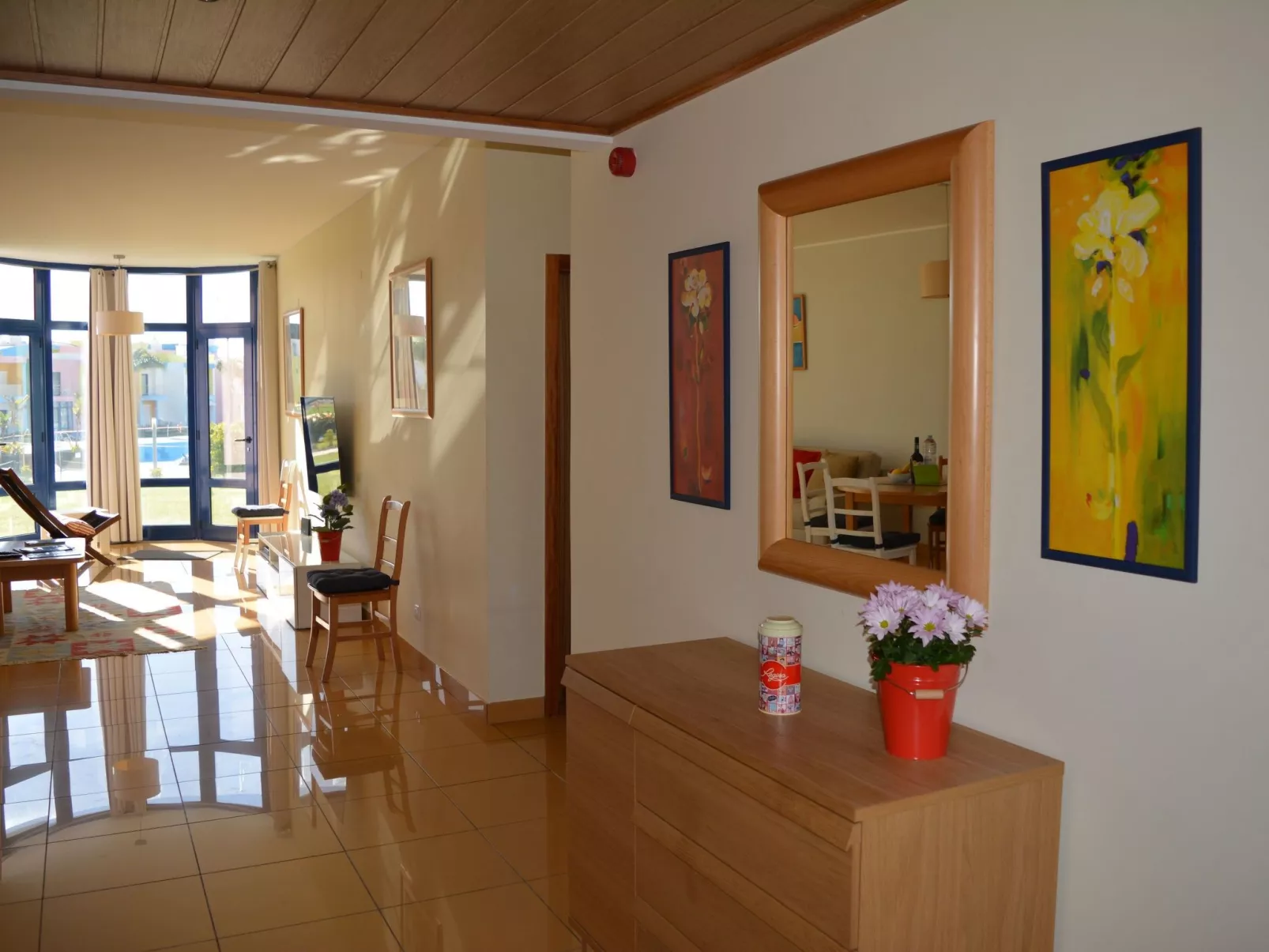 Zwei-Bett-Apartment mit großem Pool