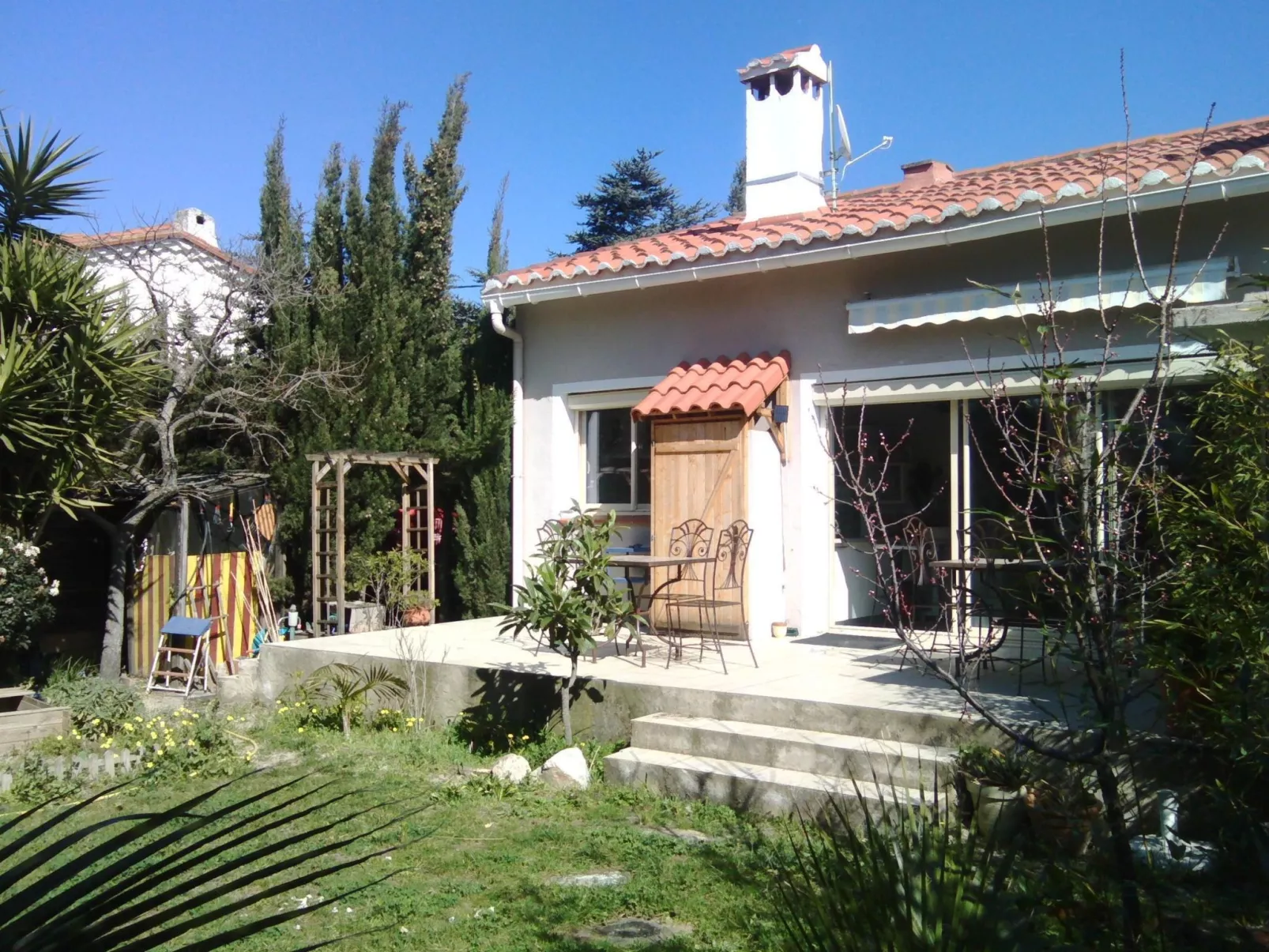 In Méditerranée mit Grill, Garten und Terrasse-Buiten