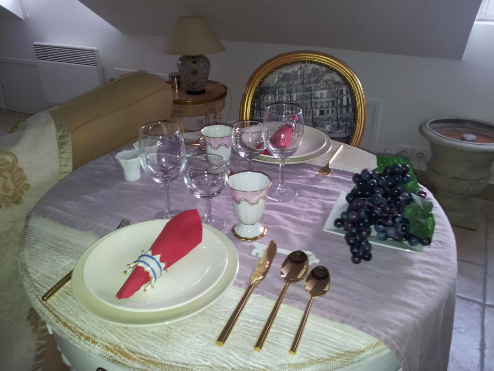 Schöner romantischer Blick auf die Seine-Binnen