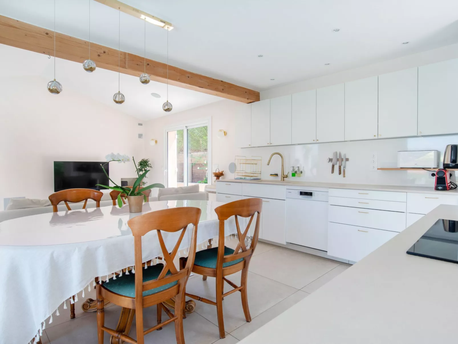 "Villa Cypangha"-Binnen