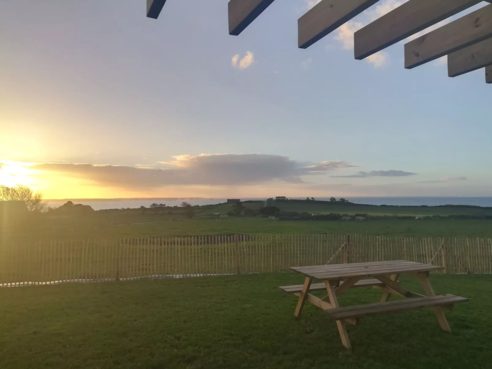 Charmantes Haus mit privatem Jacuzzi in der Bretagne-Buiten