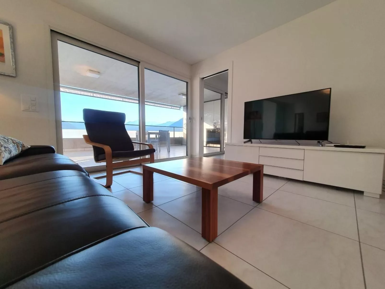 Modern mit atemberaubendem Seeblick Apt 406-Image-tags.info