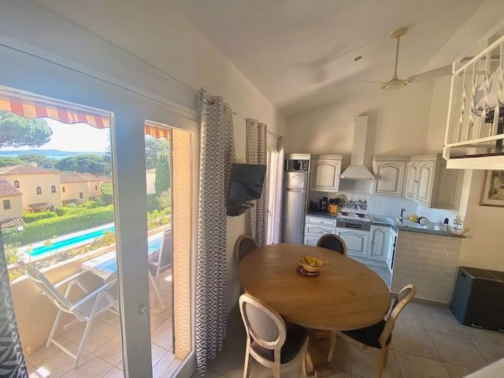 "La petite maison Maximoise" (Das kleine Haus Maximoise)-Image-tags.info