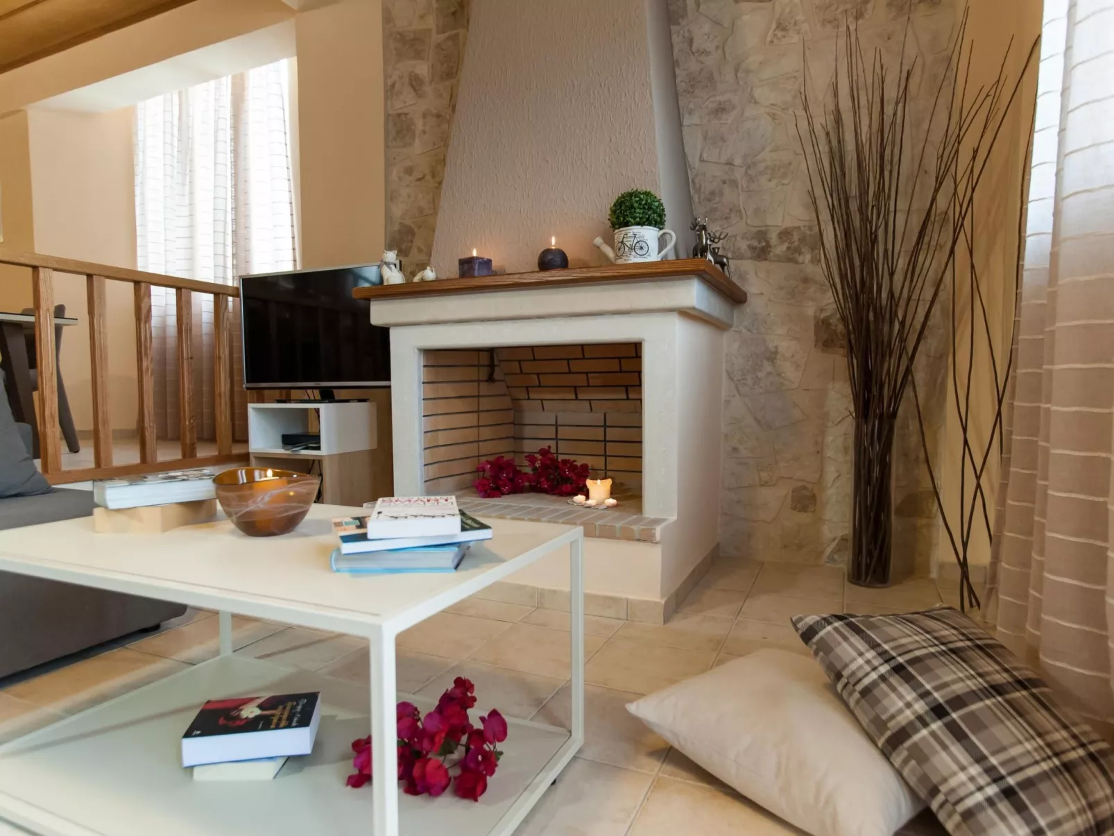 In Panormos mit kleinem Garten,Pool-Image-tags.info