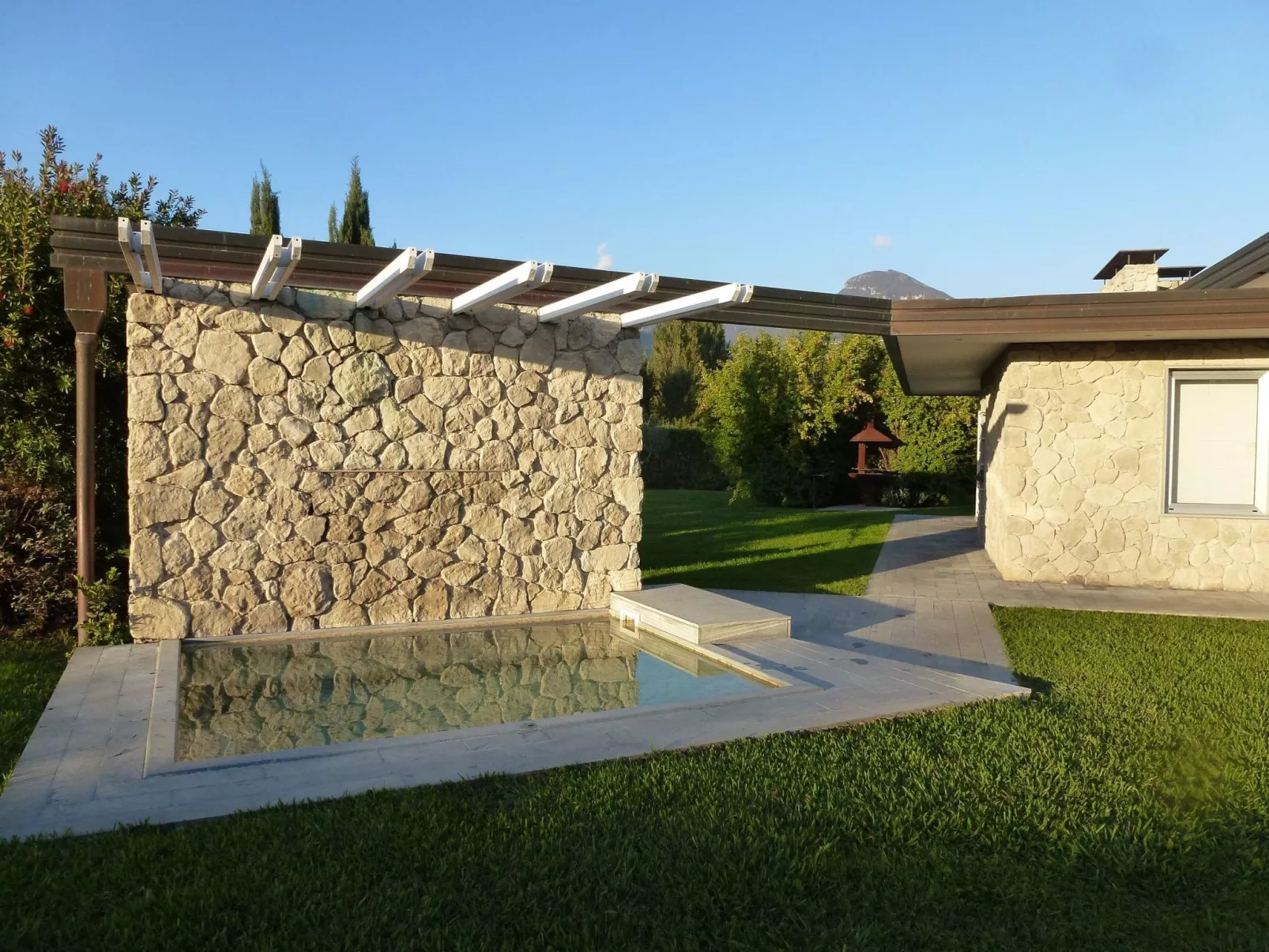 Mit Garten, Grill und Terrasse-Buiten