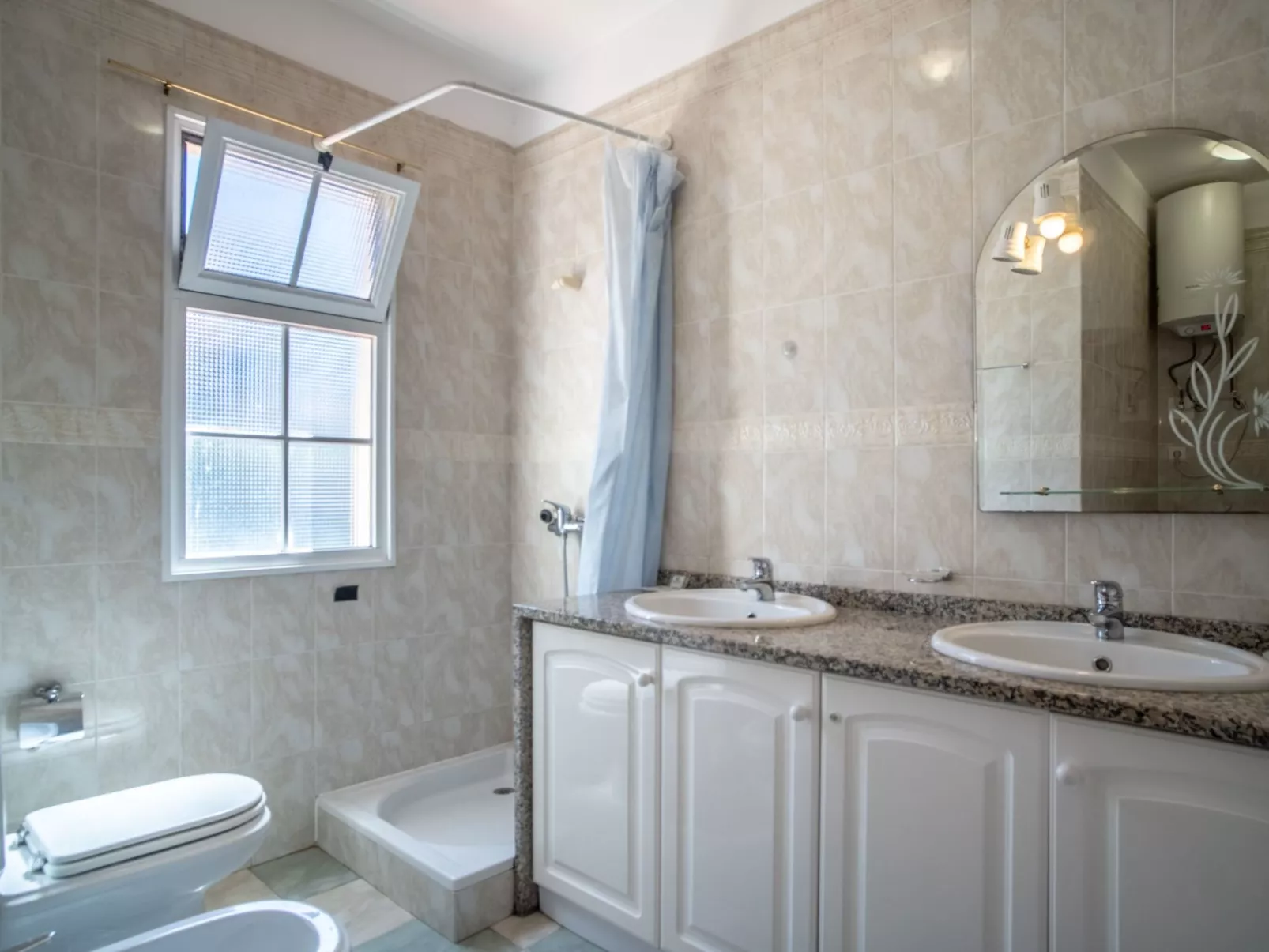 Villa mit Gartenblick-Image-tags.info