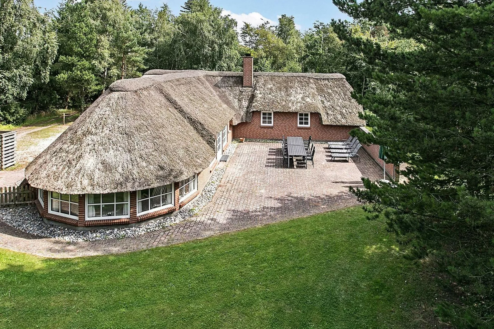 Luxe vakantiehuis in Væggerløse met een bubbelbad