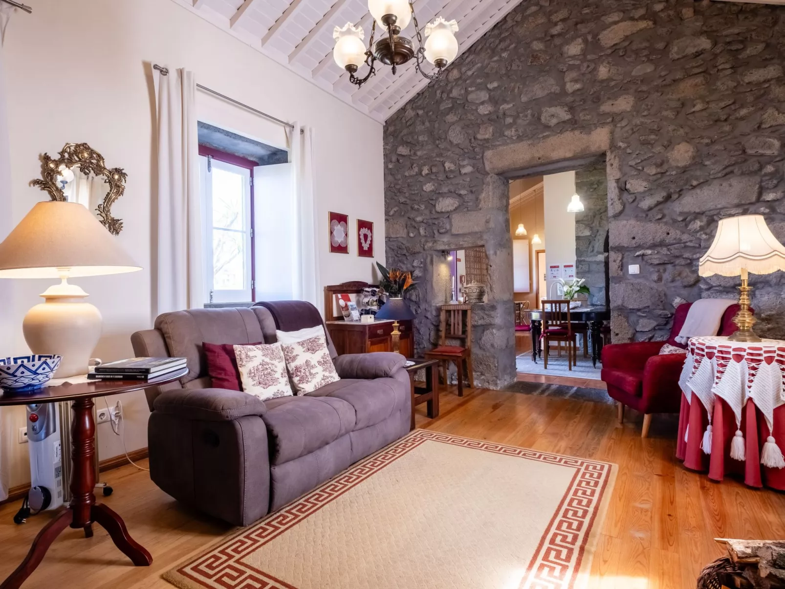 Casa da Fonte - Historisches Steinhaus auf den Azoren-Binnen