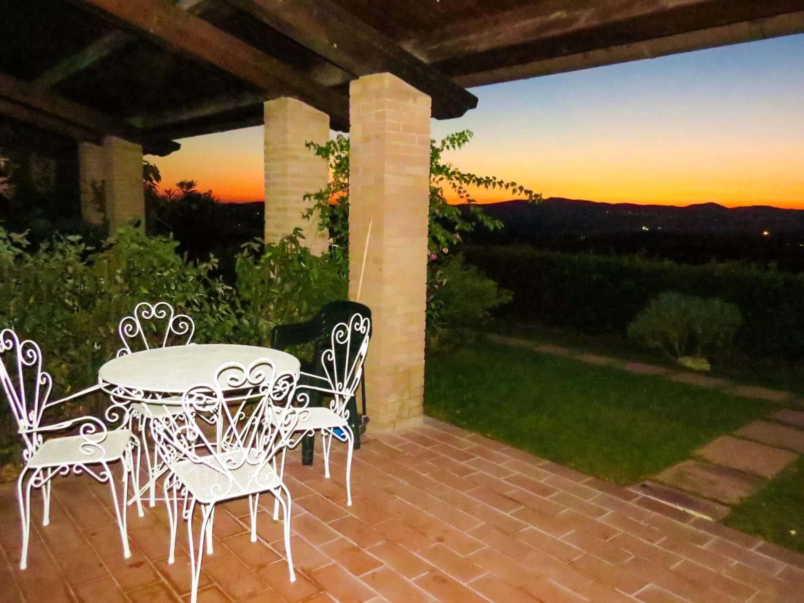 Pieve pomaia' Studio mit Gemeinschaftspool-Buiten