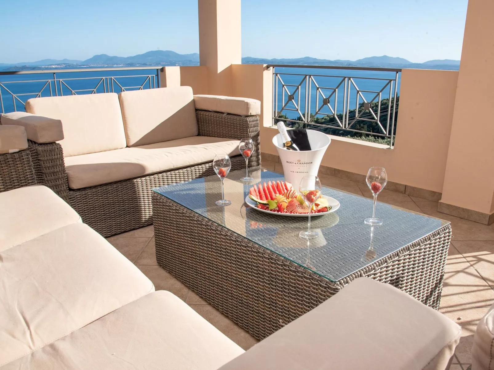 Villa Sotiris mit Pool und herrlichem Meerblick-Binnen