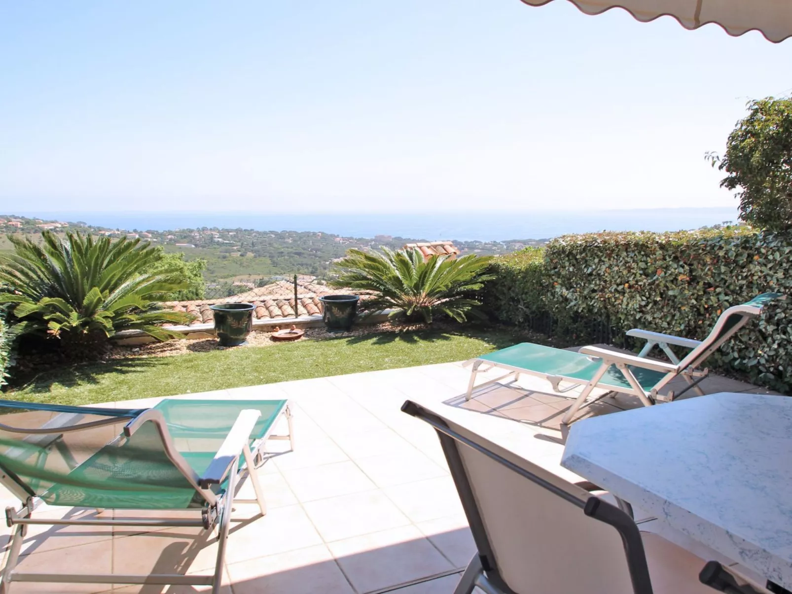 Mazet 4 pers - Blick aufs Meer - Schwimmbad - WiFi - Klima