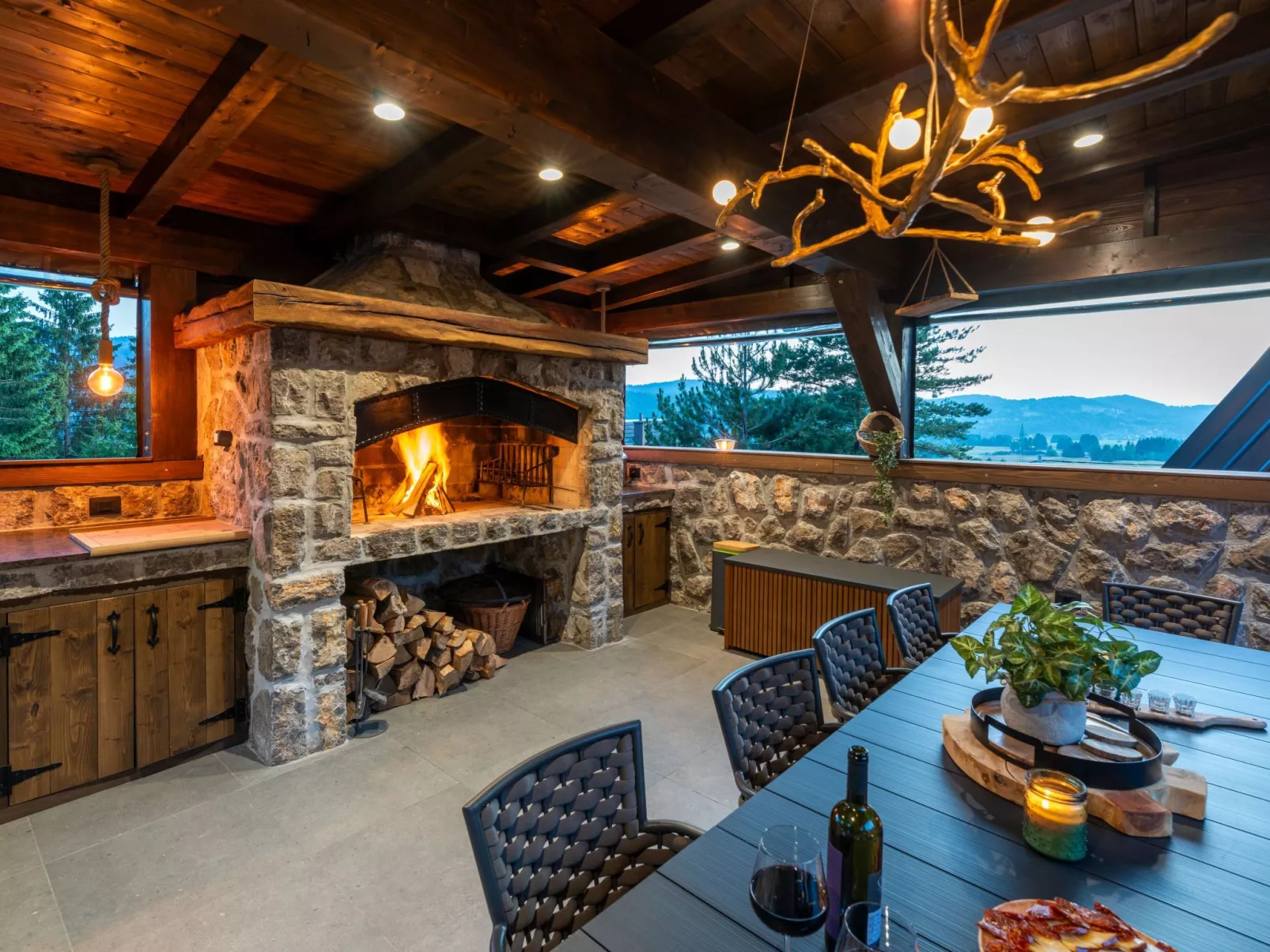 Chalet "Forest Hill" mit Hallenbad-Buiten