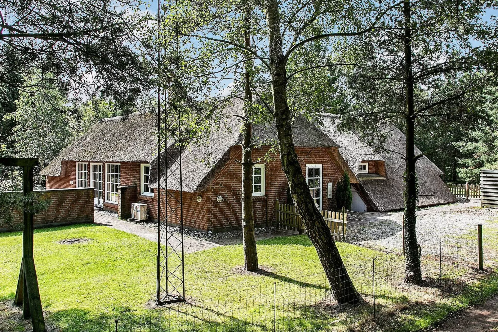 Luxe vakantiehuis in Væggerløse met een bubbelbad-Buitenlucht