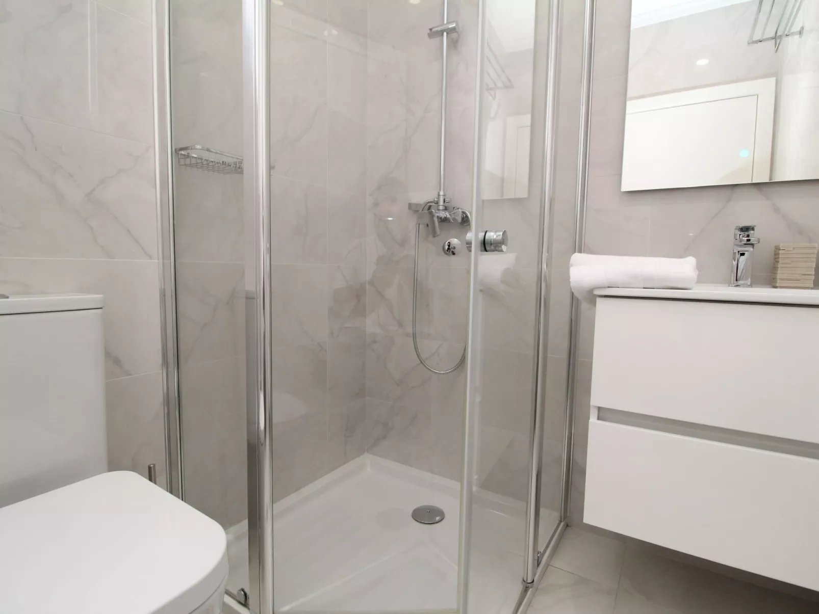 Ferienvilla mit eigenem Pool-Binnen