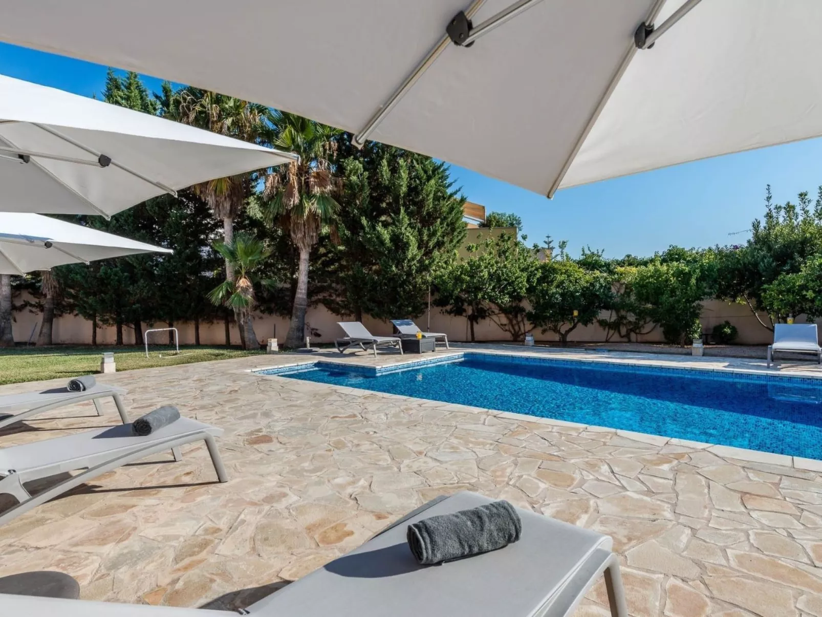 Villa in der Nähe des Zentrums und des Meeres-Buiten