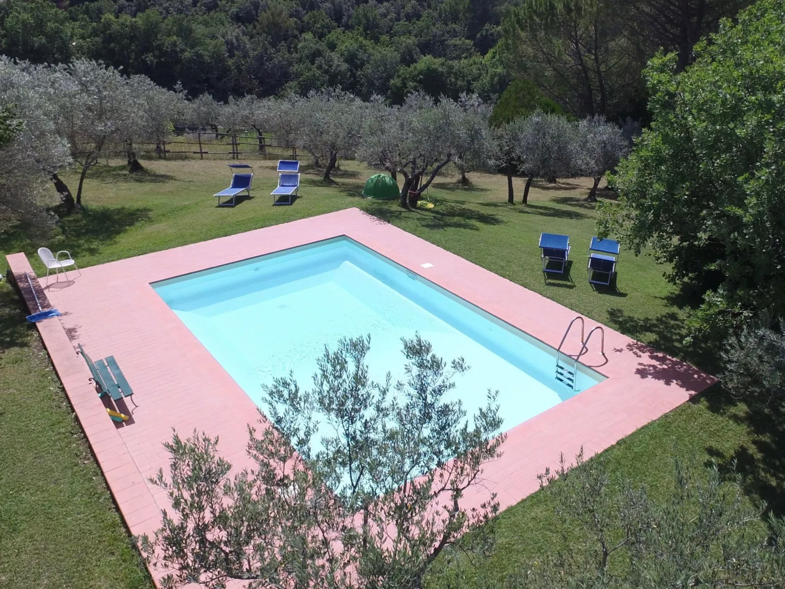 In Spoleto mit Garten, Grill und Terrasse-Buiten