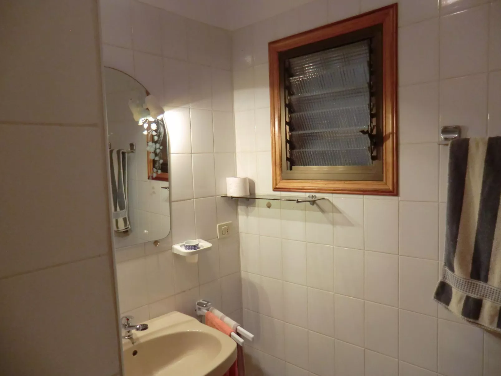 Ruhige Ferienwohnung mit Pool und Meerblick-Image-tags.info