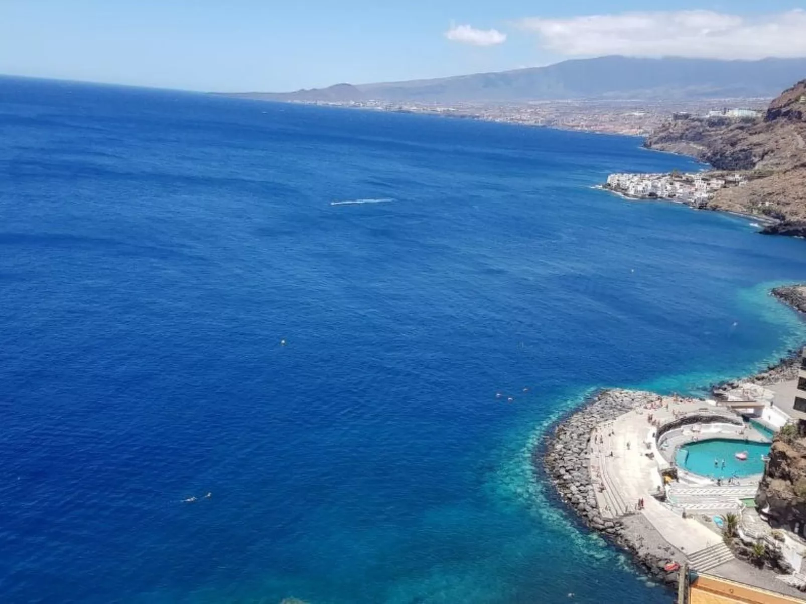 Luxuriöser Rückzugsort mit direktem Meerzugang und Pool-Buiten