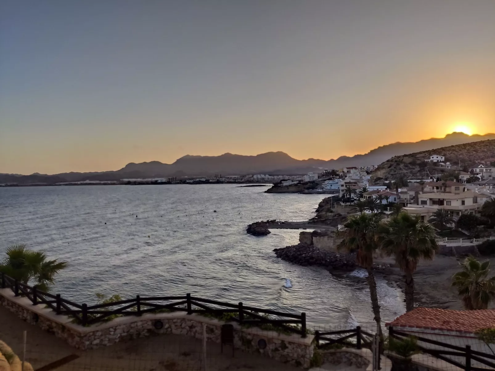 La Invincible Terreros in der 1. Reihe des Strandes-Buiten