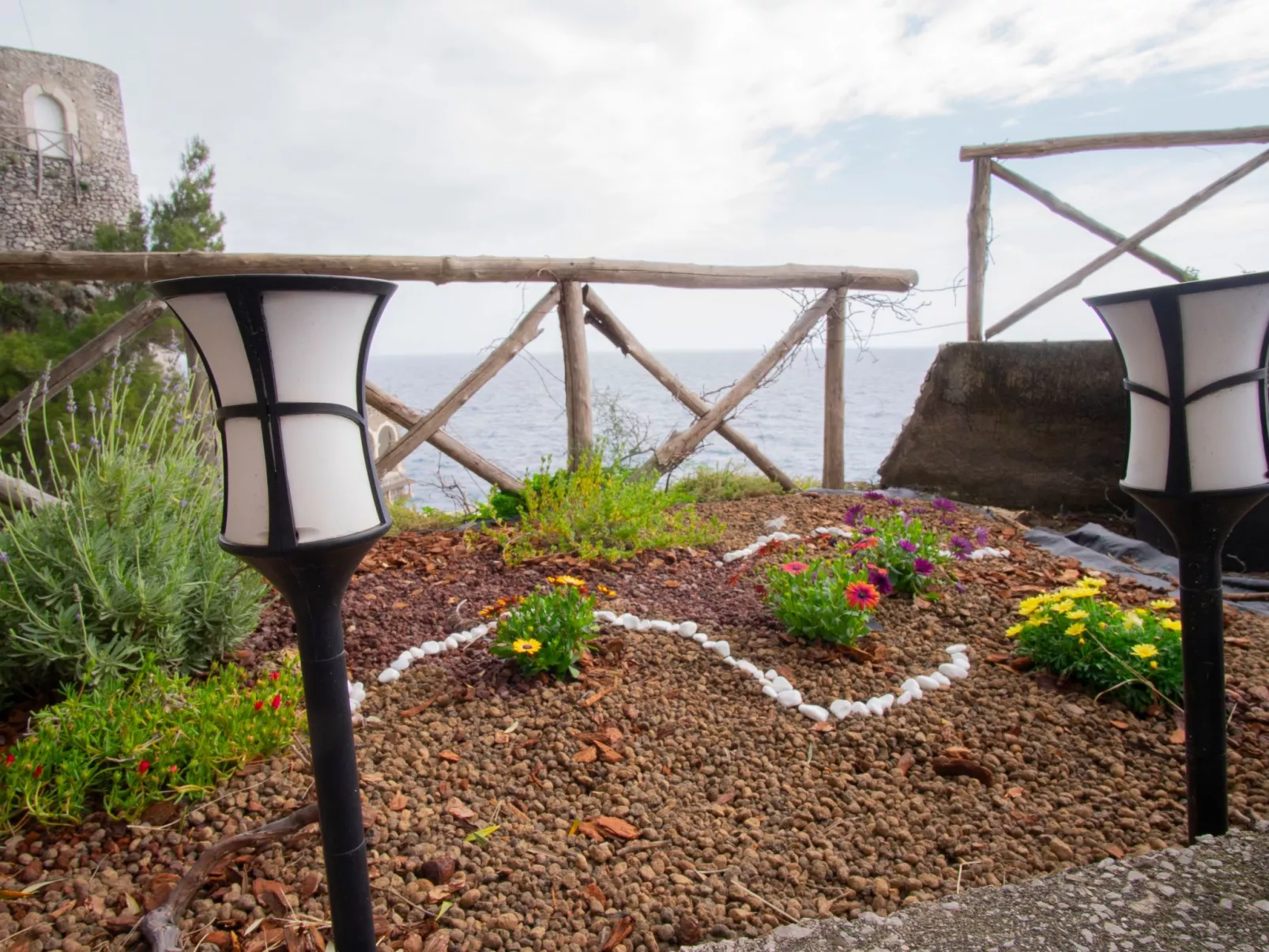 Villa mit Blick auf das Meer an der Amalfiküste-Image-tags.info