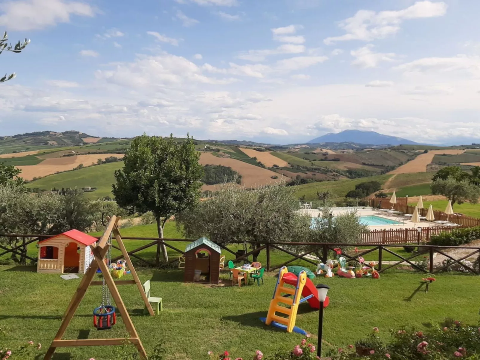 Villa mit atemberaubender Aussicht und privatem Pool-Buiten