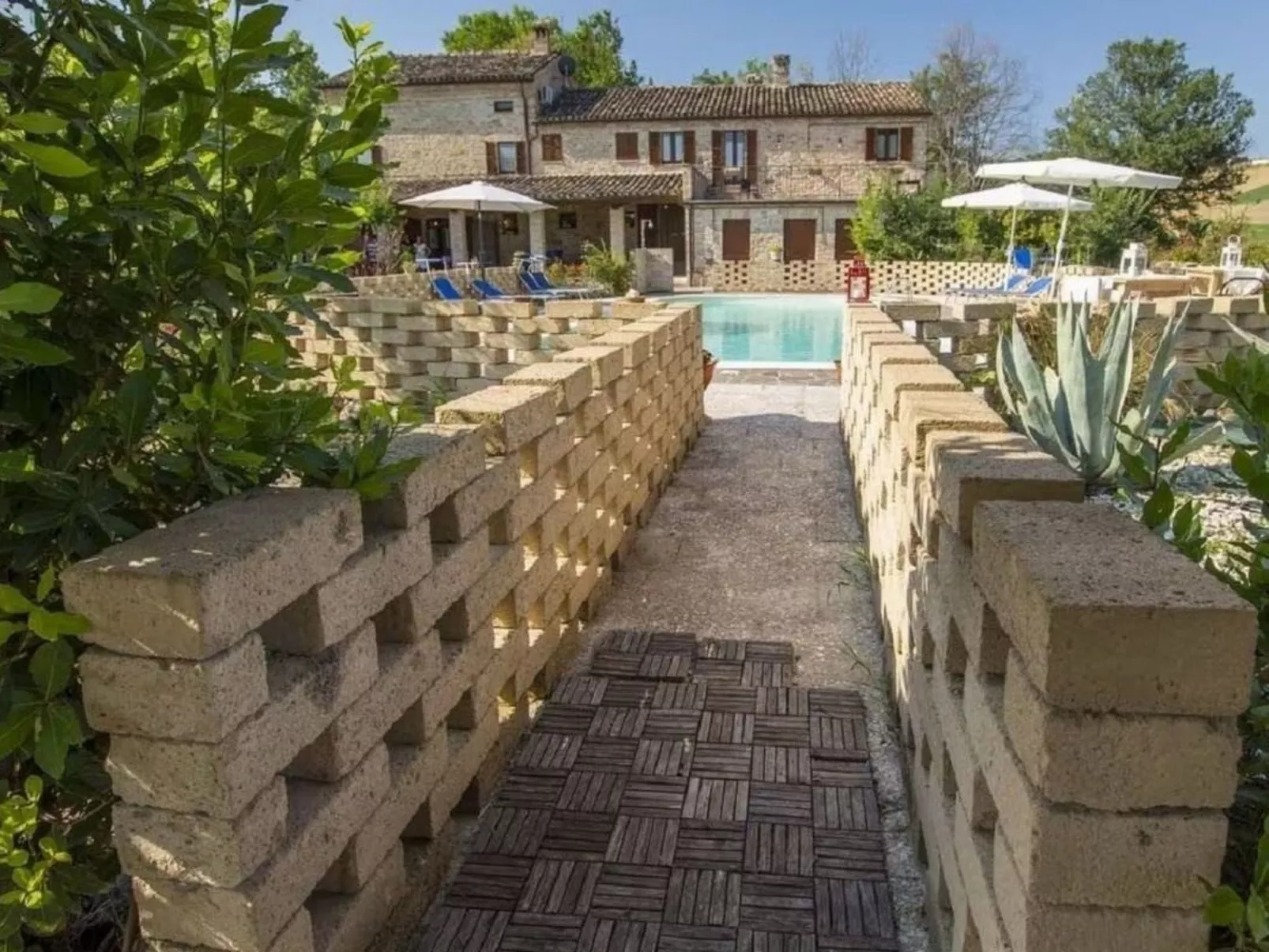 Erschwingliche Villa mit privatem Pool-Buiten