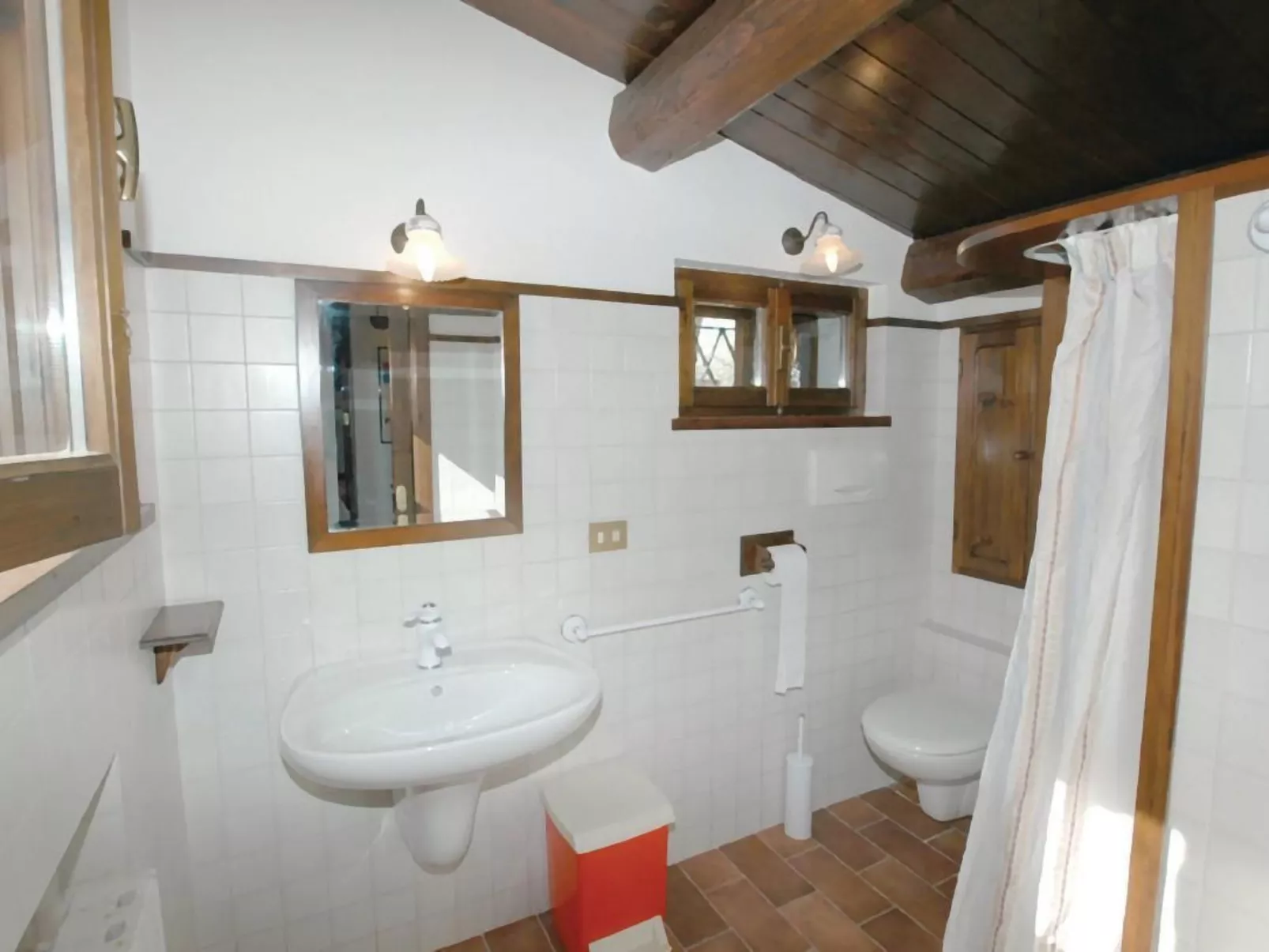 OWL Apartment - Pool - Ansichten - Kunst-Binnen